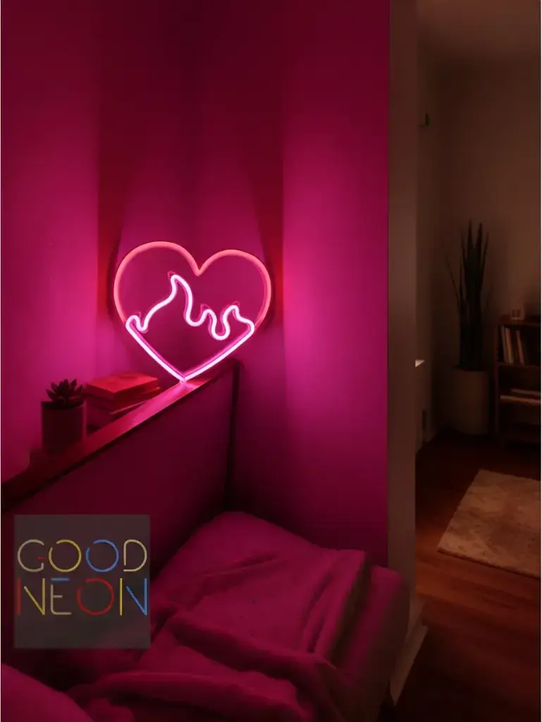 Cartel Neon Led Corazon En Llamas 40cm